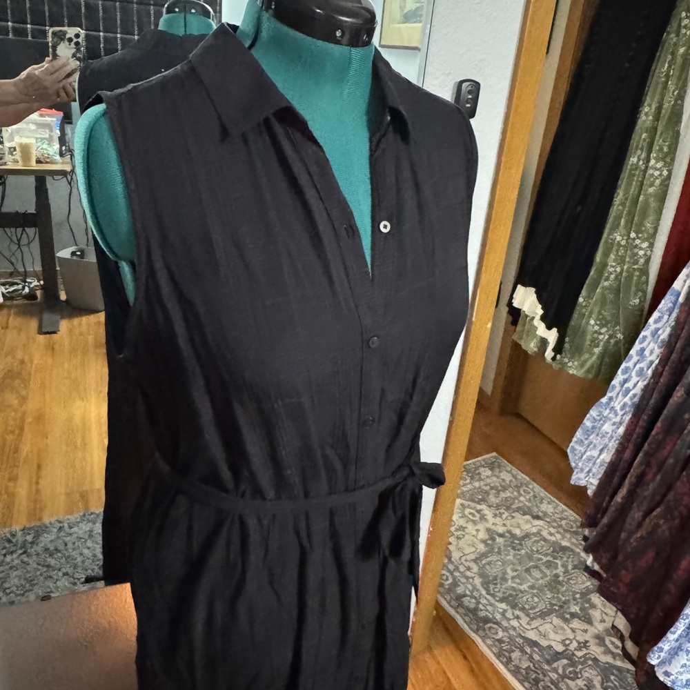 Croft & Barrow Black button front midi dress